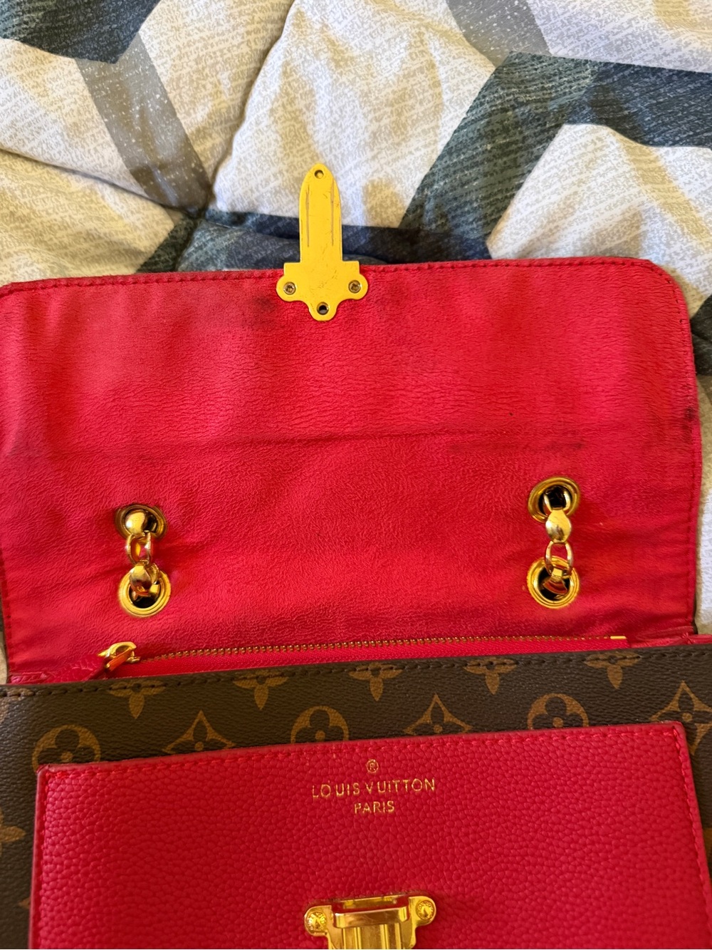 Louis Vuitton Monogram Shoulder Bag with Fuchsia Front Pocket and Gold Chain - Picture 14 of 16